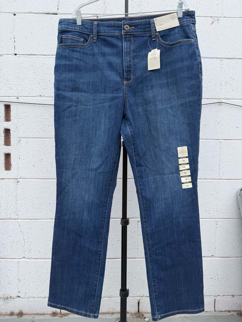 St. John's Bay Straight Leg Jeans Size 18 Blue Denim Mid-Rise NWT